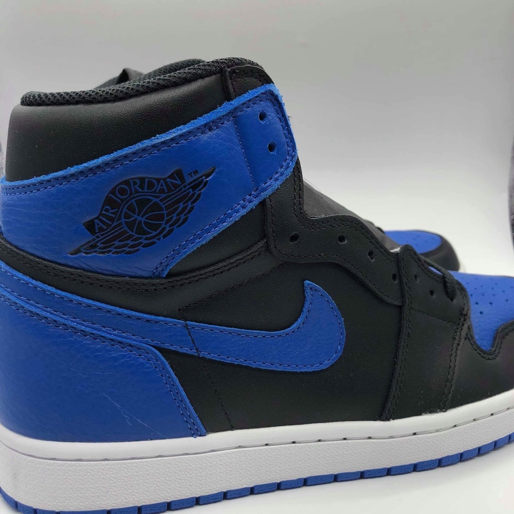 Nike Air Jordan 1 Retro “Royal” 2017  size 8.5 US